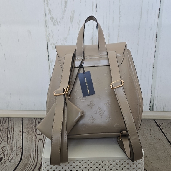 NWT Adrienne Vitadini Beige Men's Women's Backpack With Removeable Coin Pouch - Picture 7 of 13